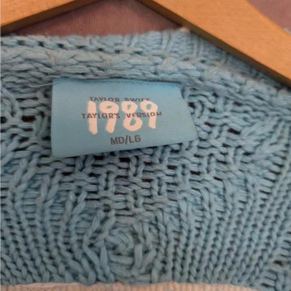 Taylor Swift 1989 Blue Cardigan Sweater Button Authentic - Picture 6 of 7